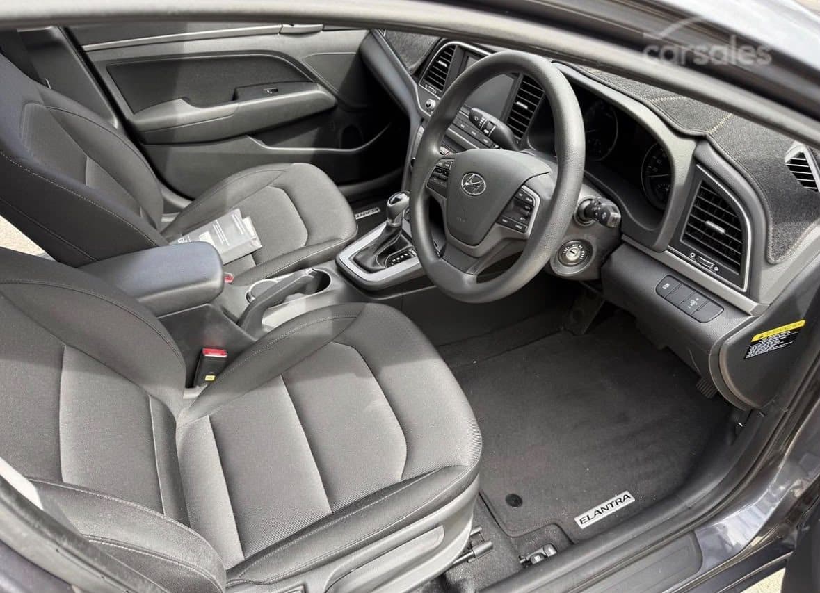 Grey 2017 Hyundai Elantra sedan parked on a driveway, photo 6